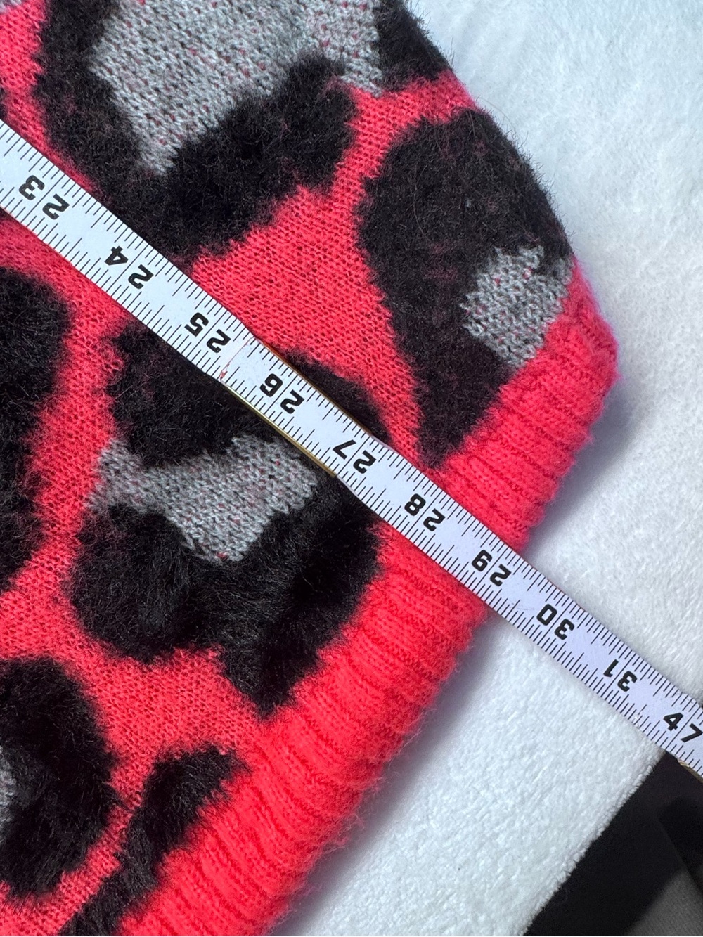 Torrid Neon Pink Leopard Print Fuzzy Sweater Size 3 Soft Eyelash Knit V-Neck - Picture 4 of 7